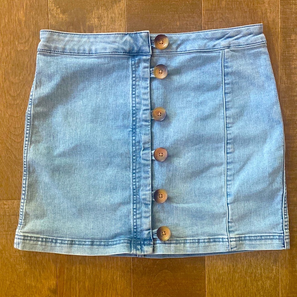 Free People “Little Daisies” Button-Front Denim Mini Skirt - Womens Sz. 8